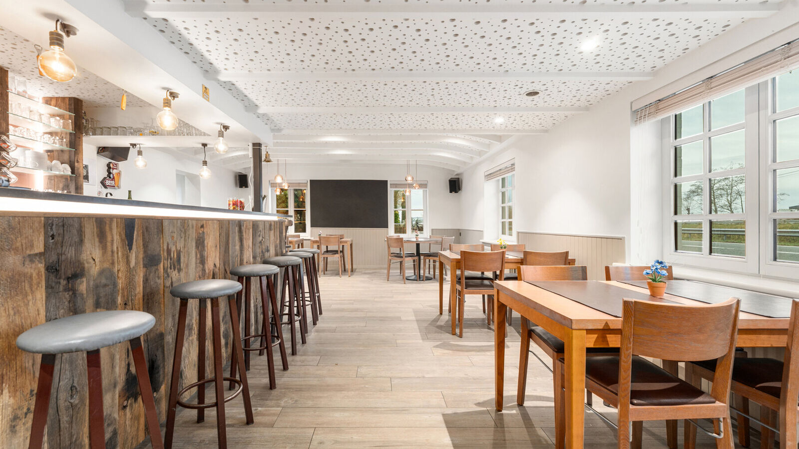 Commercial groundfloor for sale in Wulpen