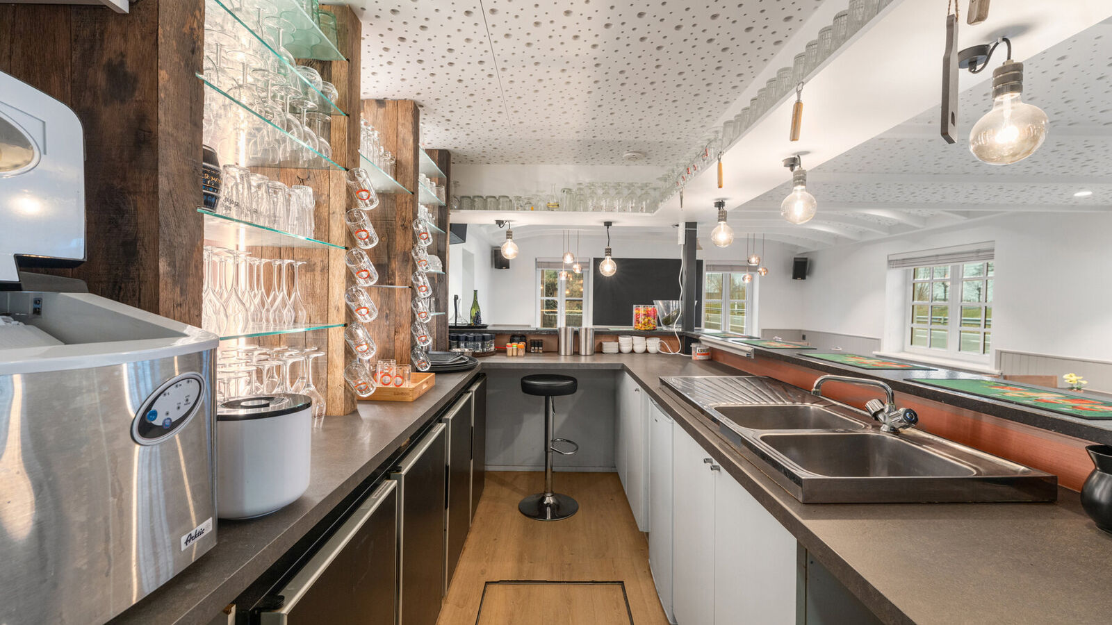 Commercial groundfloor for sale in Wulpen