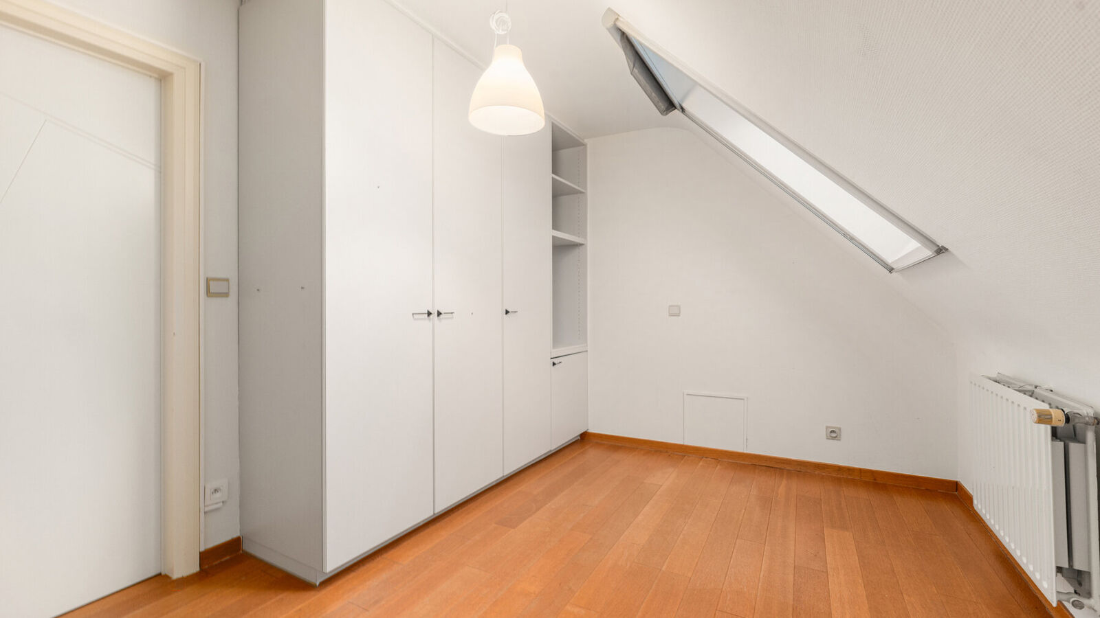 Commercial groundfloor for sale in Wulpen