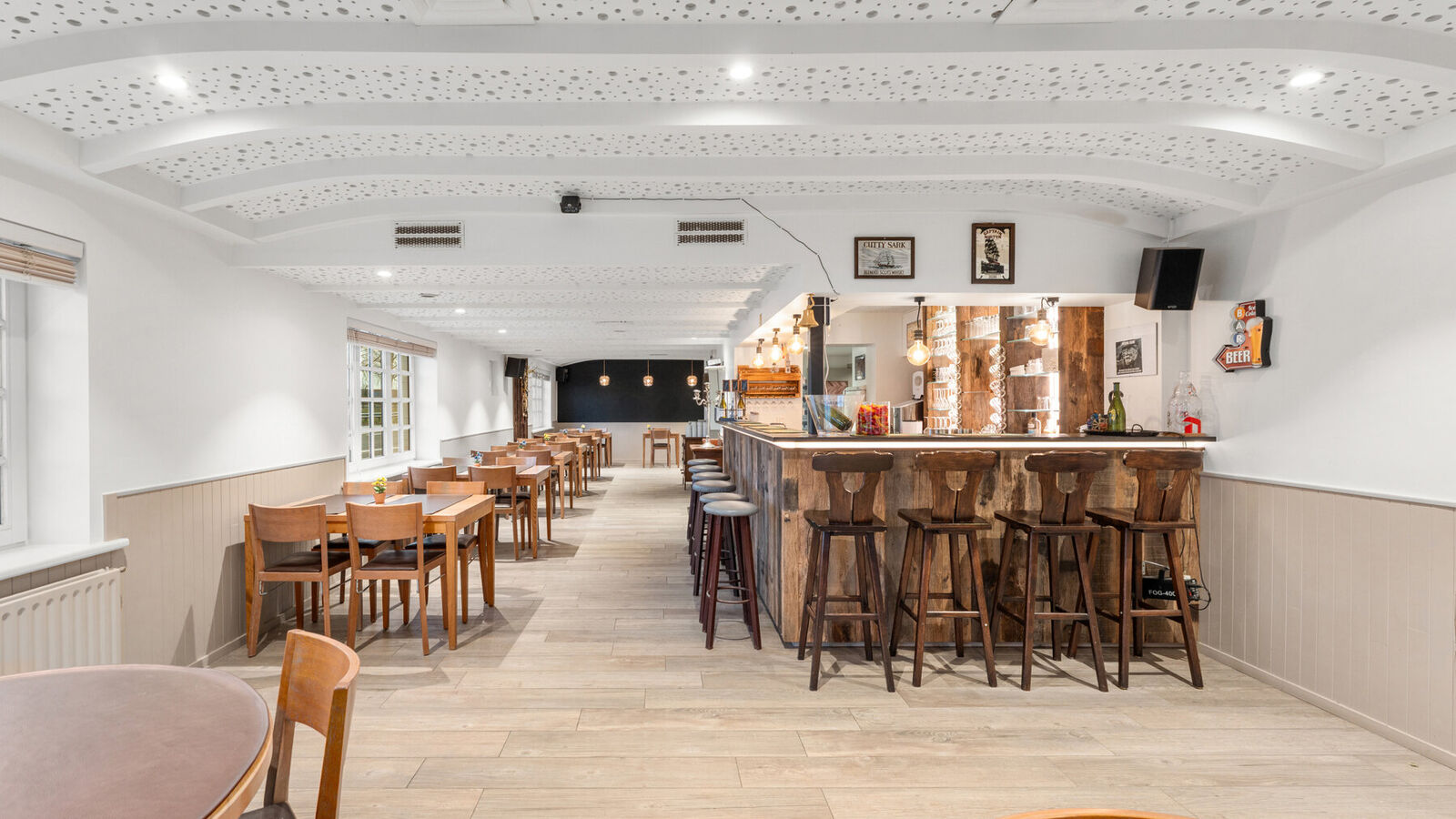 Commercieel gelijkvloers te koop in Wulpen