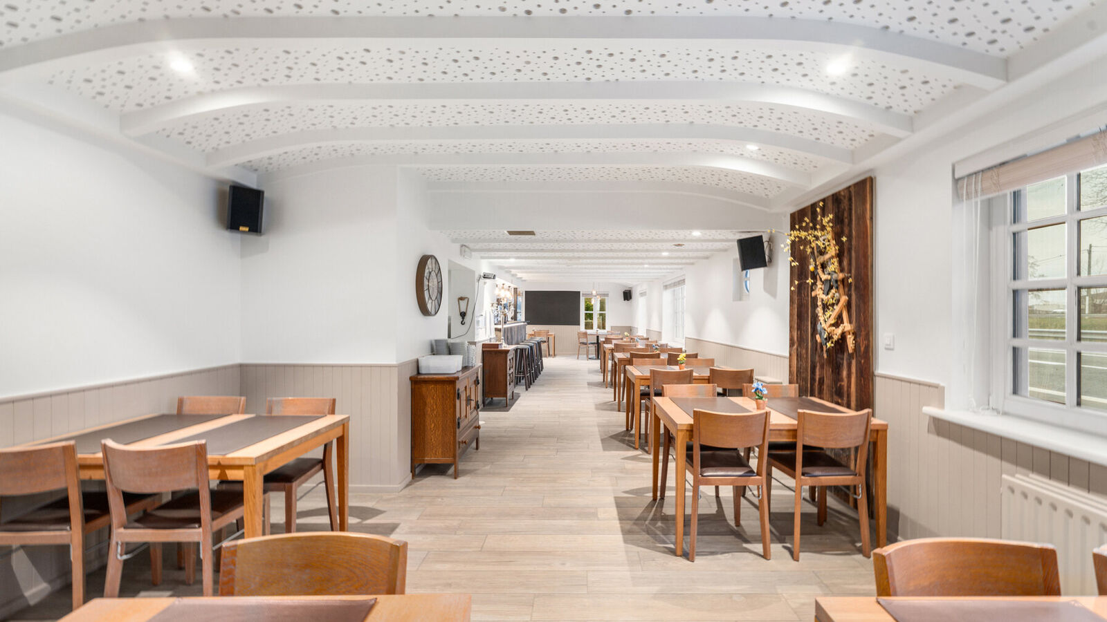 Commercieel gelijkvloers te koop in Wulpen