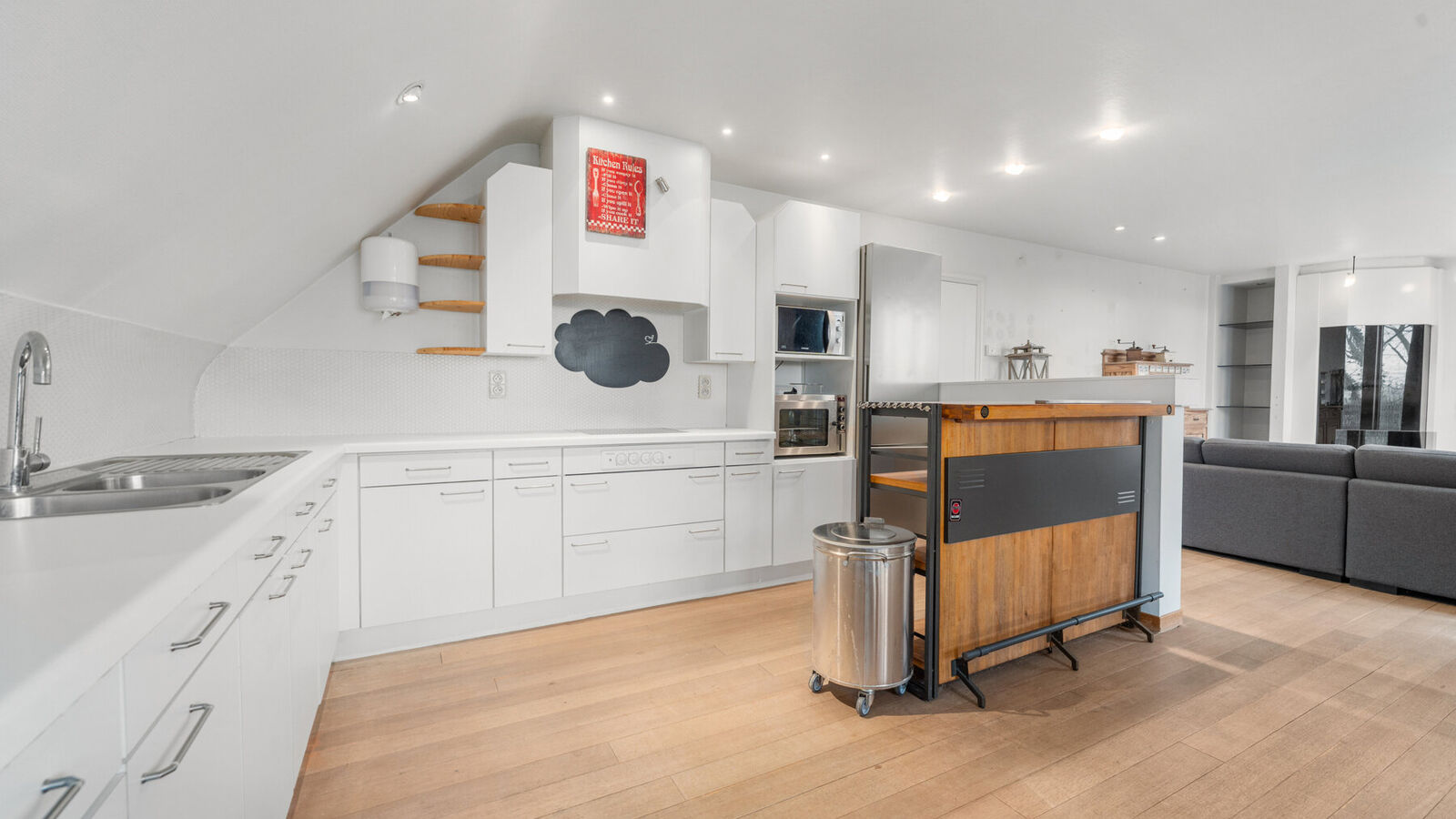 Commercieel gelijkvloers te koop in Wulpen