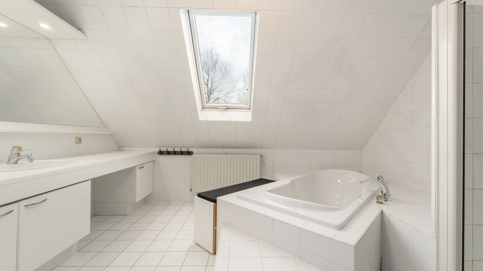 Commercieel gelijkvloers te koop in Wulpen