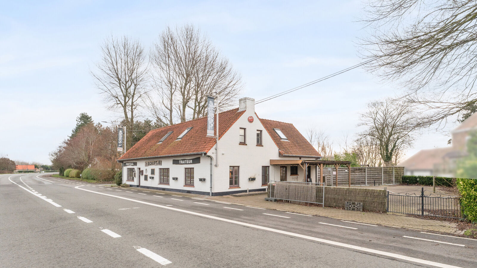 Commercieel gelijkvloers te koop in Wulpen