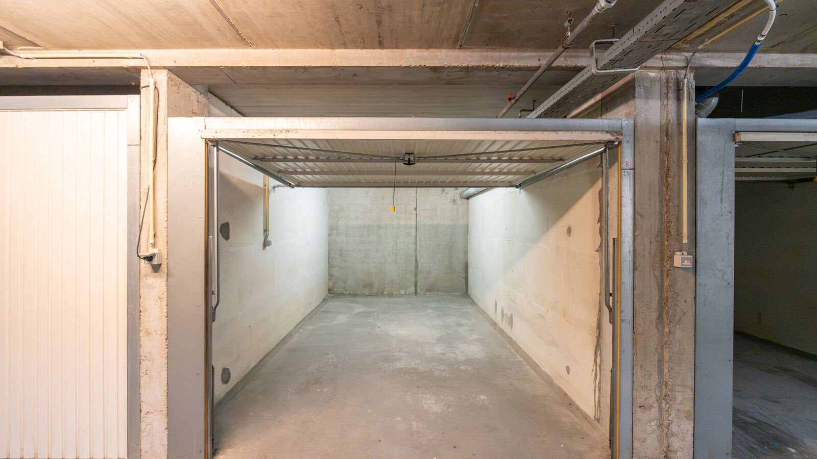 Gesloten garagebox te koop in Sint-Idesbald