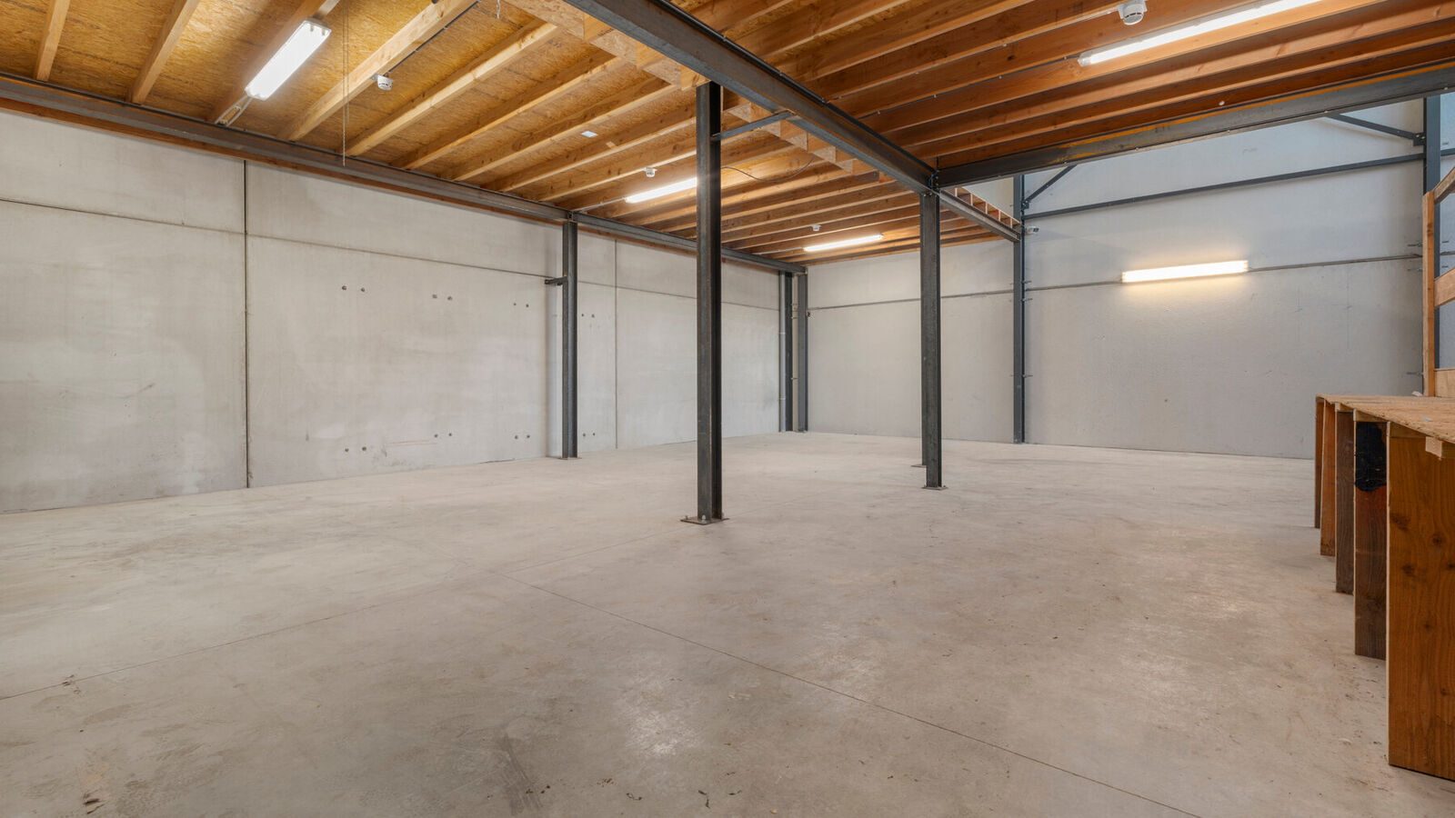 Industrial building for rent in Oostende