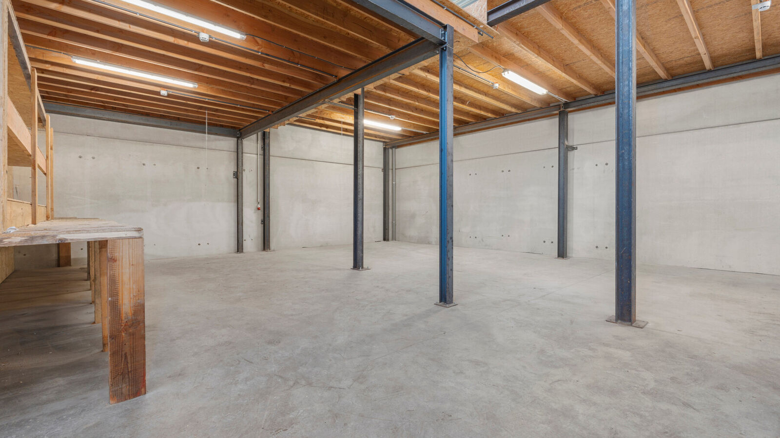 Industrial building for rent in Oostende