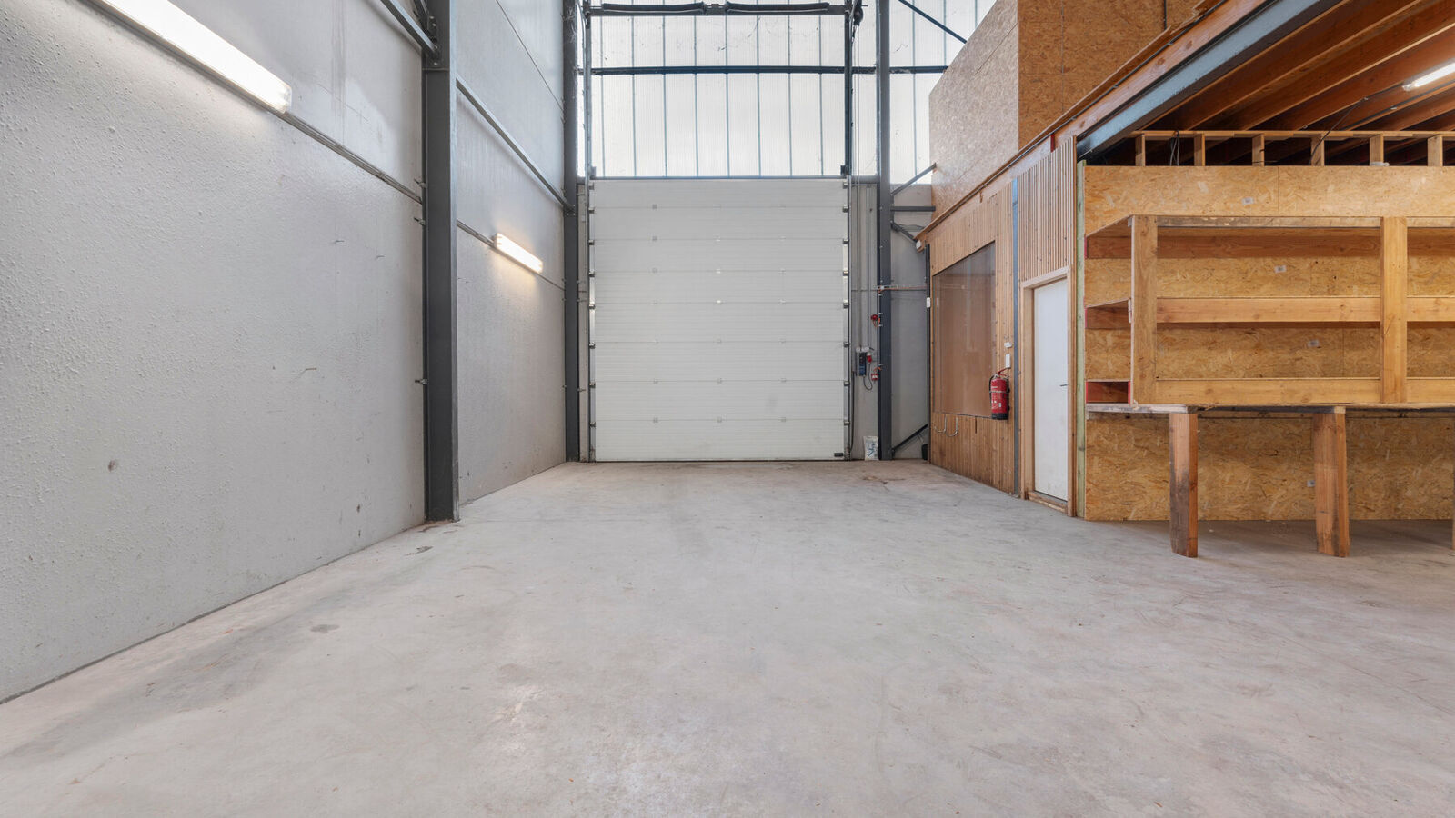 Industrial building for rent in Oostende