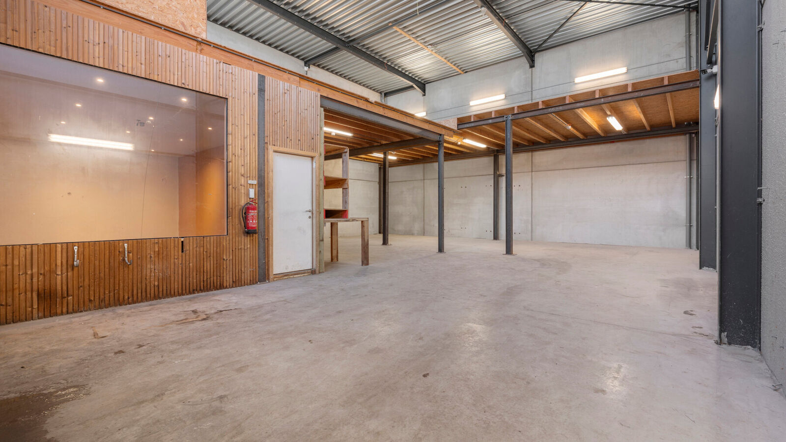 Industrial building for rent in Oostende