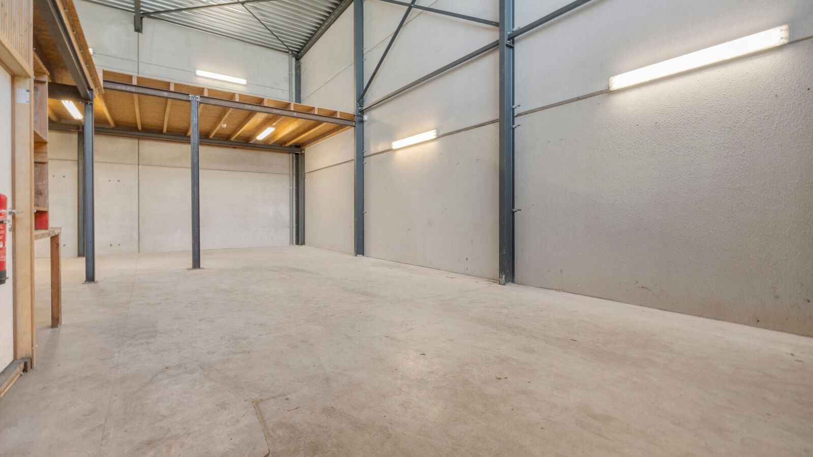 Industrieel gebouw te huur in Oostende