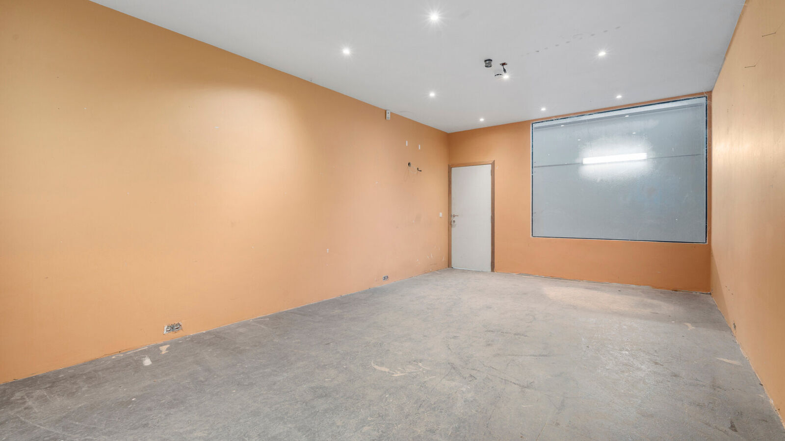 Industrieel gebouw te huur in Oostende